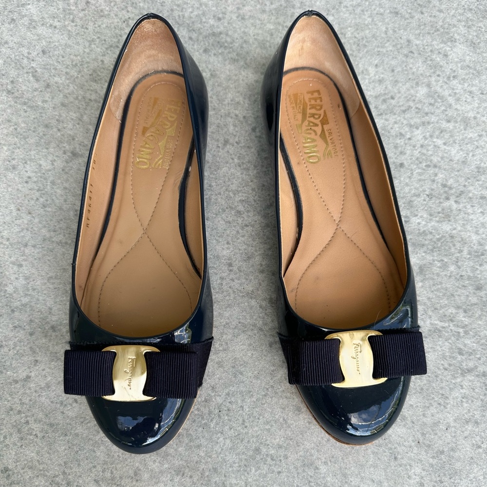 Salvatore Ferragamo Varina Navy Patent Leather Flats 7B. Very good cond…